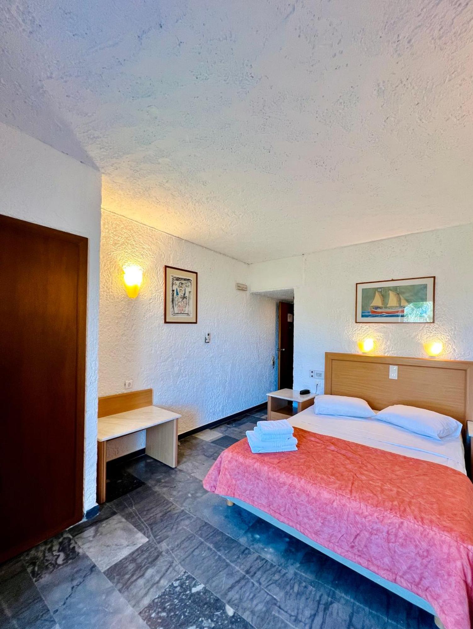Karteros Hotel 3*