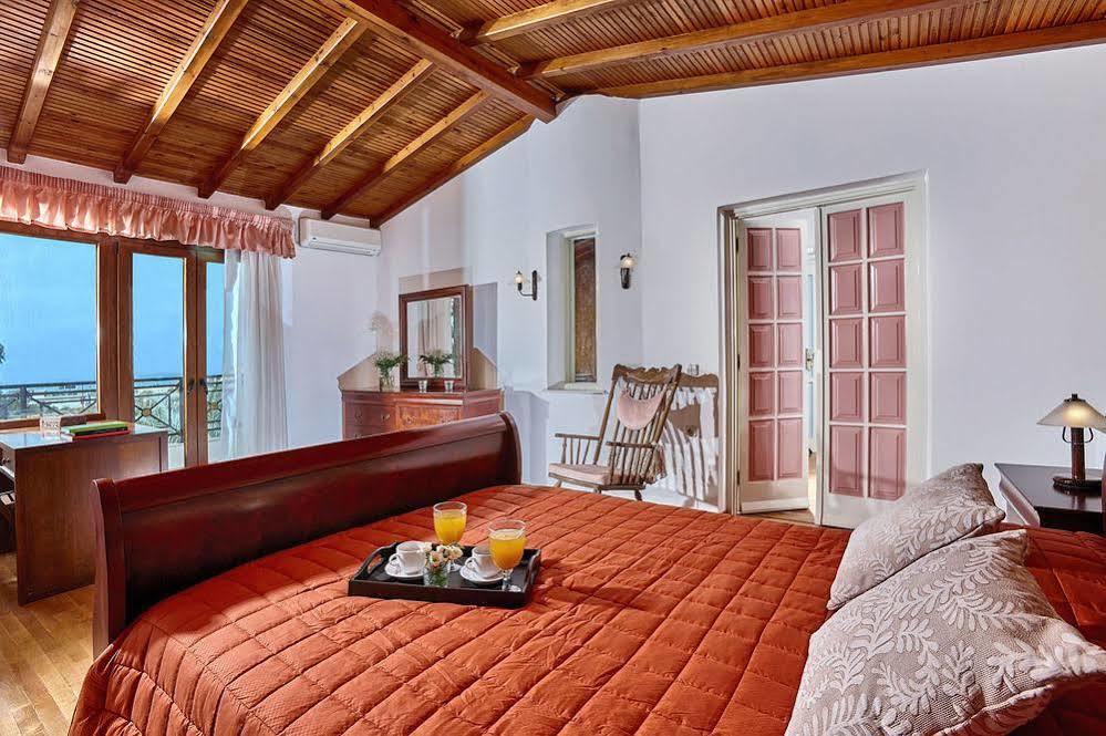 Karteros Hotel 3*
